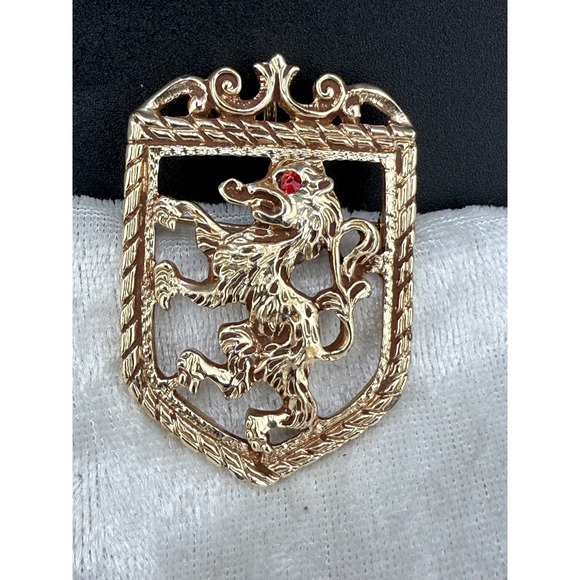 Vintage Sarah Coventry Griffon Brooch Crest Royal Signed 1958
